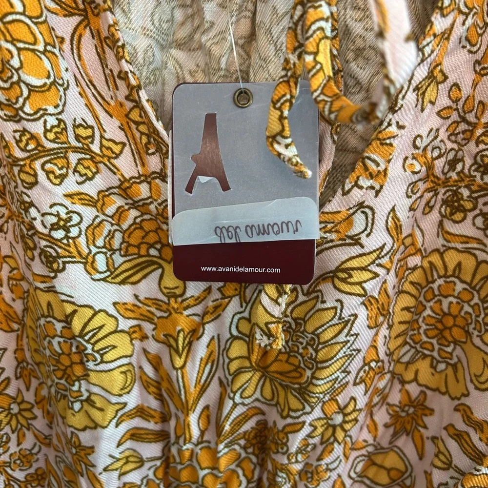 NWT Avani del amour floral hi low top size S with tie front orange and pink